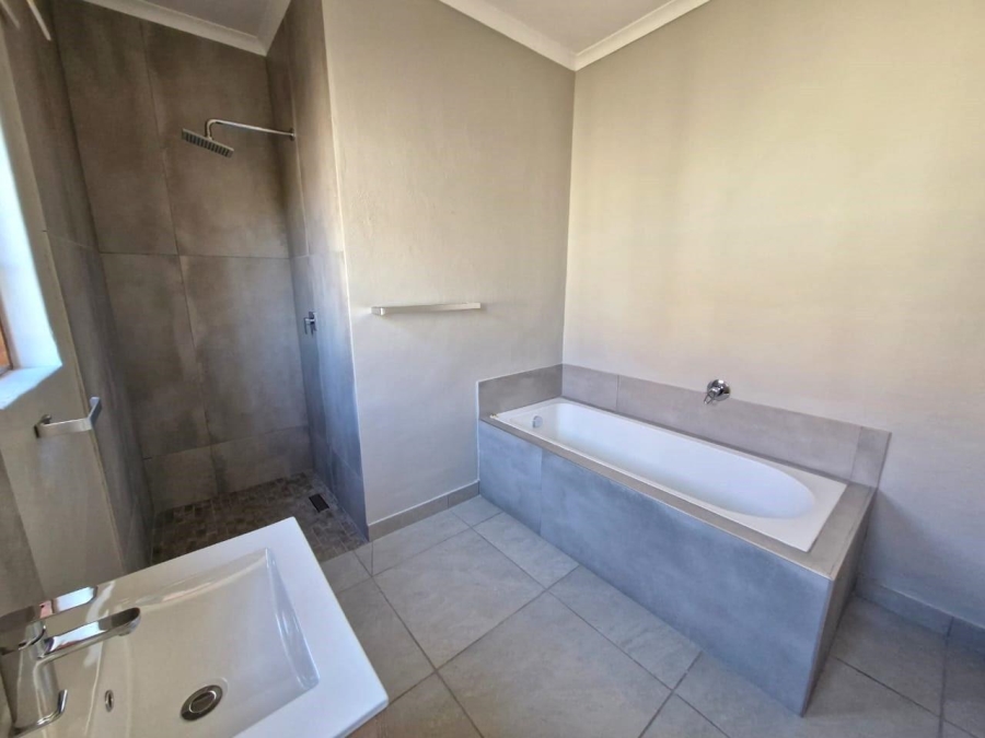 To Let 3 Bedroom Property for Rent in Meerhof North West